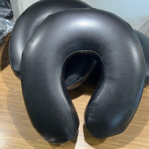 Face Cradle Pillow (black)